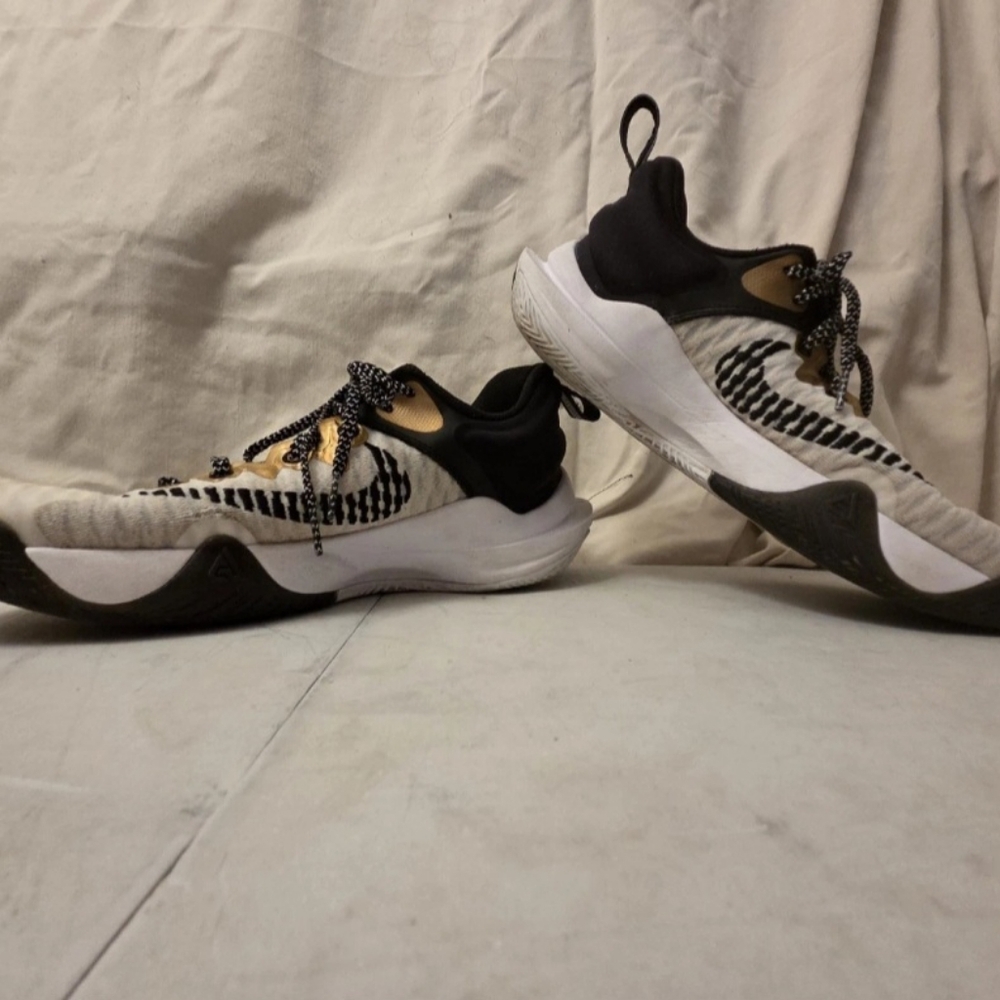 Nike Giannis Antetokounmpo Basketball Shoes - Size 11